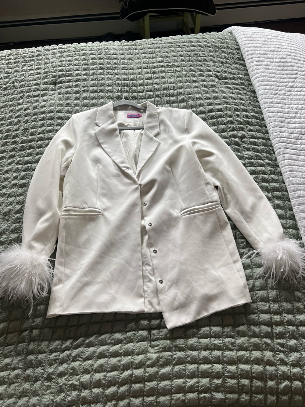 Edikted White Feather-Cuff Blazer Jacket